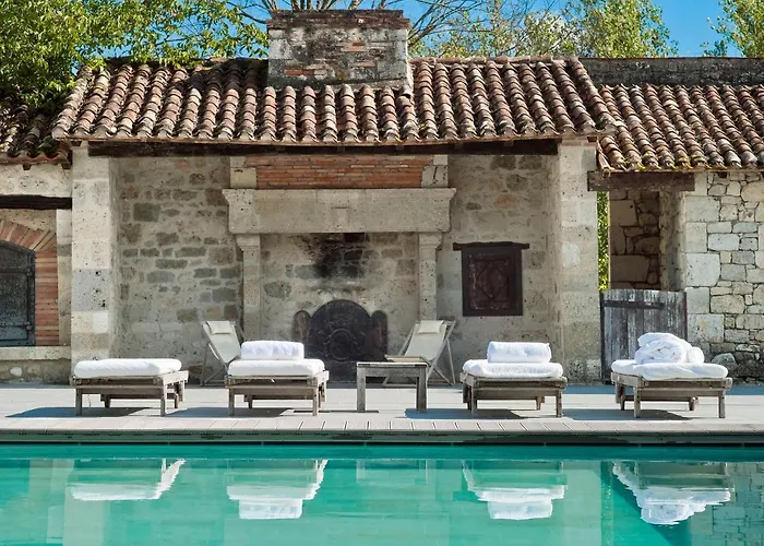 Chateau La Colombie Saint-Caprais-de-Lerm