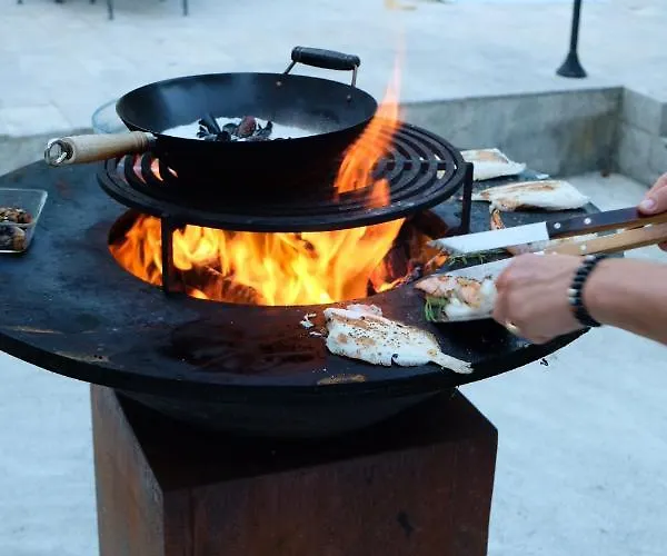 فيلة Chateau La Colombie *