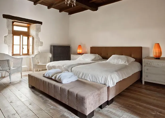 فيلة Chateau La Colombie Saint-Caprais-de-Lerm