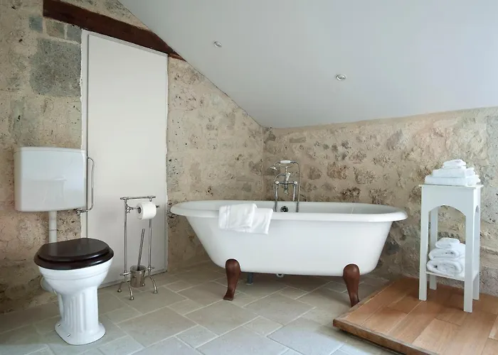 فيلة Chateau La Colombie Saint-Caprais-de-Lerm