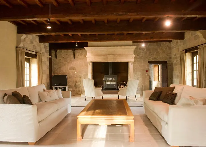 Chateau La Colombie فيلة Saint-Caprais-de-Lerm