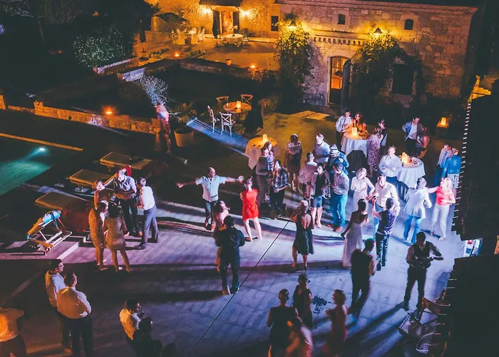 فيلة Chateau La Colombie